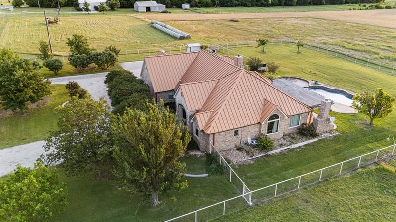 590 County Road 385, Valley View TX 76272 - Photo 4