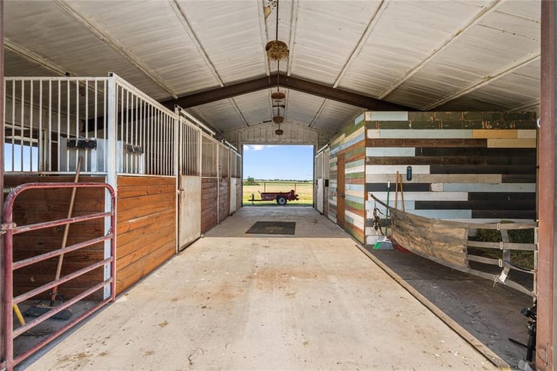 590 County Road 385, Valley View TX 76272 - Photo 25