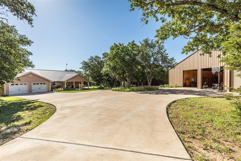 420 Private Road 1400 E, Morgan TX 76671
