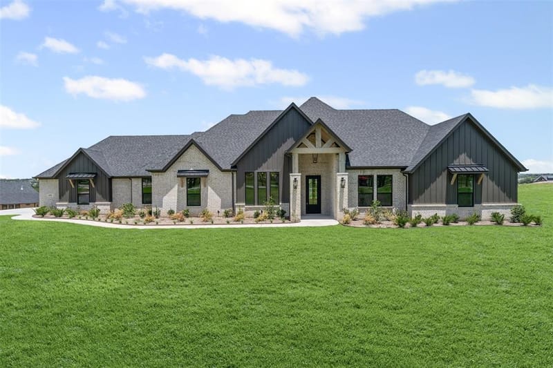 432 Royal Santana Run, Weatherford TX 76087 - Photo 2