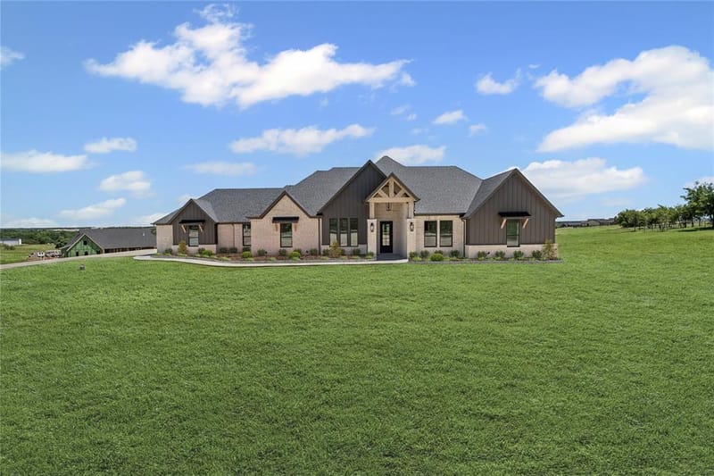 432 Royal Santana Run, Weatherford TX 76087 - Photo 3