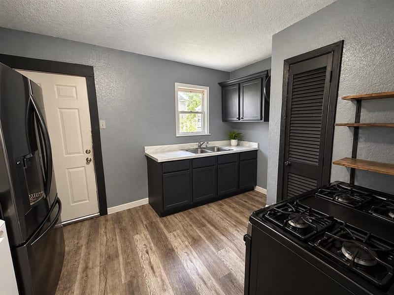 133 E Wanda Drive, Garland TX 75040 - Photo 6