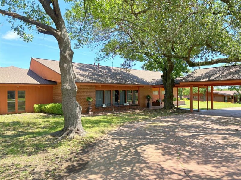 905 Bennett Drive, Bowie TX 76230 - Photo 3
