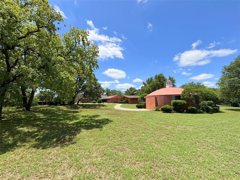 905 Bennett Drive, Bowie TX 76230 - Photo 9