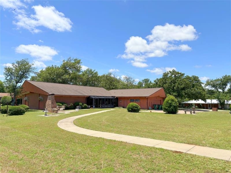 905 Bennett Drive, Bowie TX 76230 - Photo 10