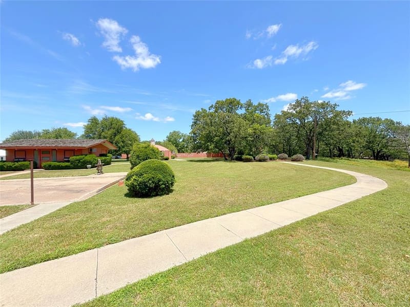 905 Bennett Drive, Bowie TX 76230 - Photo 14