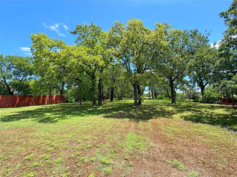 905 Bennett Drive, Bowie TX 76230 - Photo 11