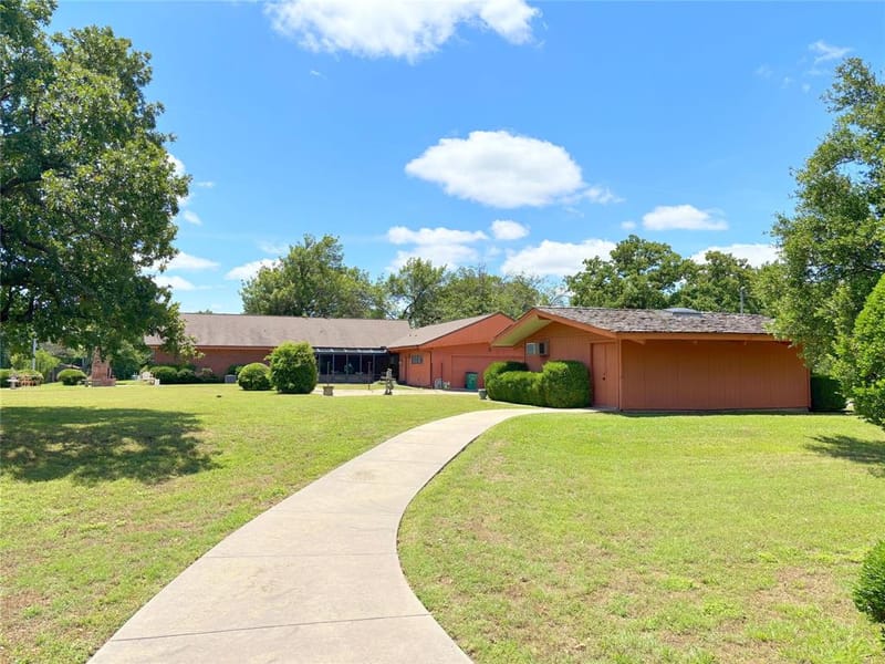 905 Bennett Drive, Bowie TX 76230 - Photo 8