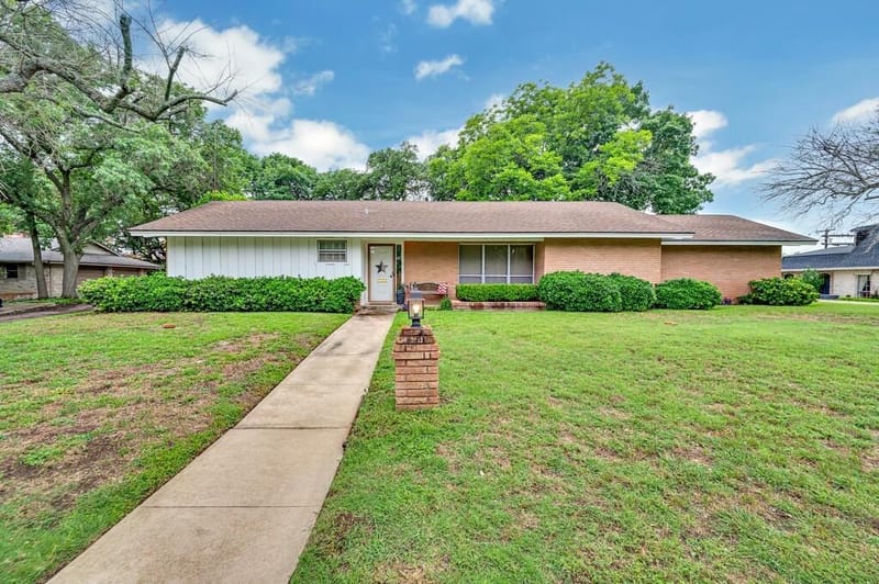 2832 Wooded Acres Drive, Waco TX 76710