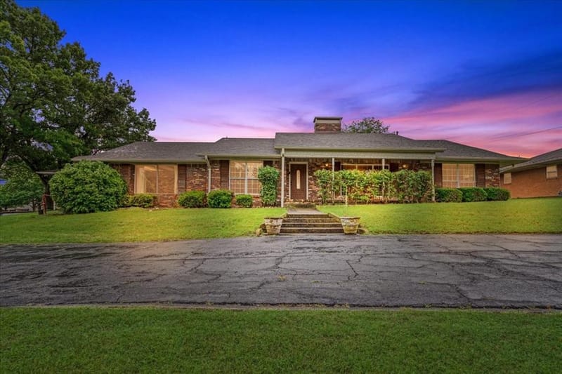 2710 W Houston Street, Sherman TX 75092