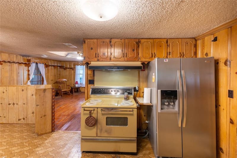 305 Bryan Street, Glen Rose TX 76043 - Photo 13