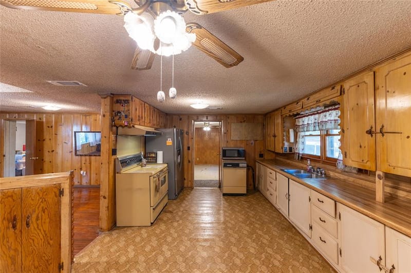 305 Bryan Street, Glen Rose TX 76043 - Photo 12