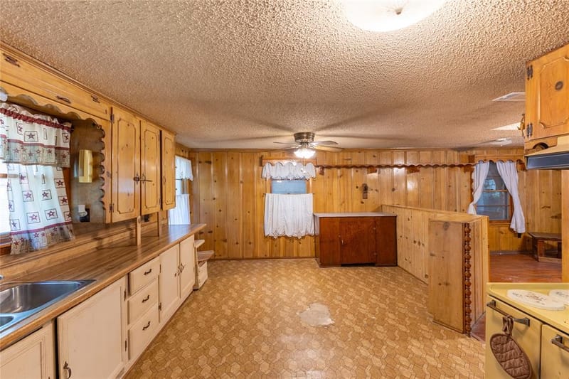 305 Bryan Street, Glen Rose TX 76043 - Photo 11