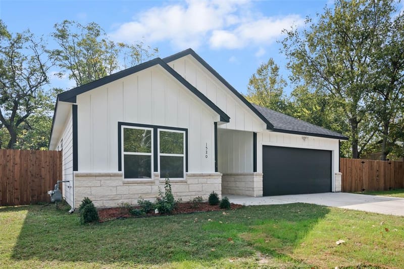 1520 Harris Street, Gainesville TX 76240 - Photo 4