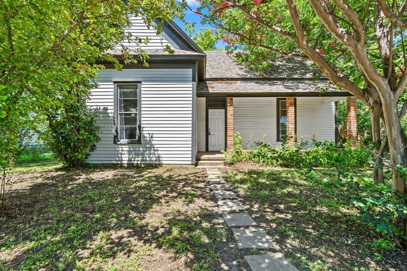 102 Chestnut Street, Hillsboro TX 76645 - Photo 2