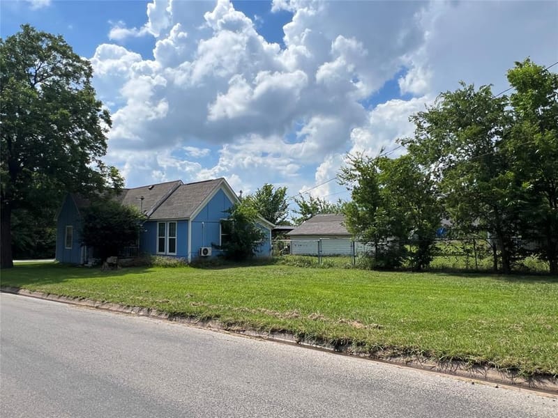 603 E Thomas Street, Sherman TX 75090 - Photo 14