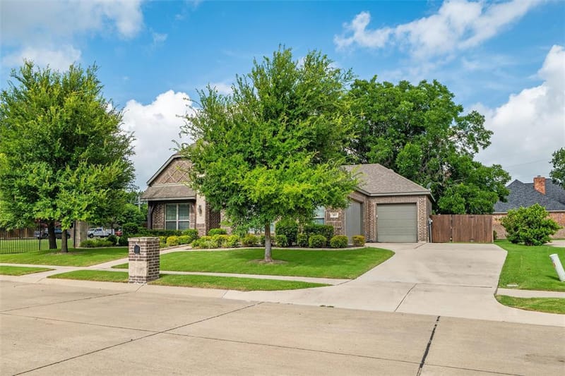 103 Water Garden Drive, Waxahachie TX 75165 - Photo 2