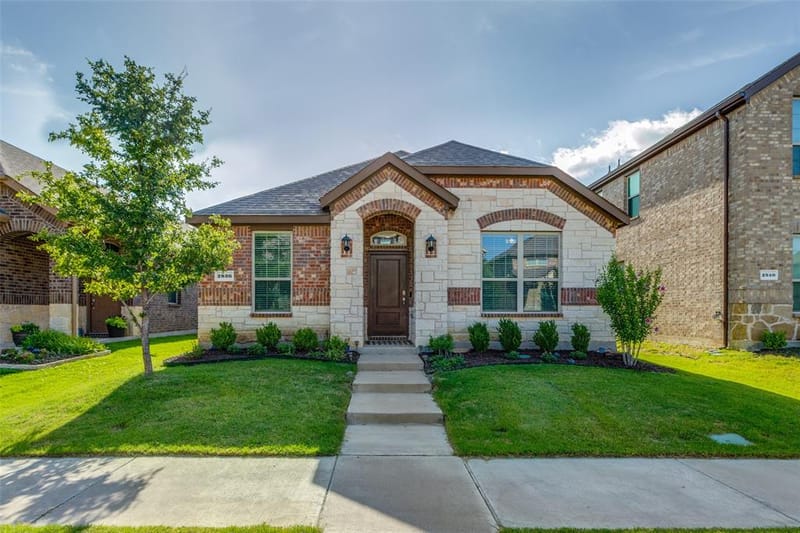 2836 Franklin Drive, Celina TX 75009 - Photo 2