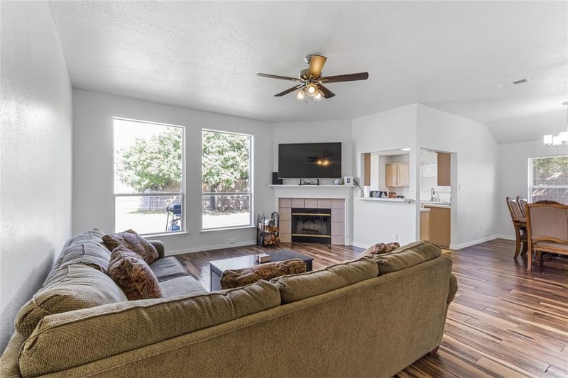 926 Morgan Drive, Burleson TX 76028 - Photo 9