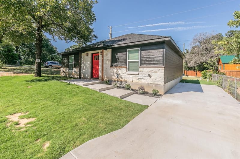 105 Red Oak Street, Alvarado TX 76009 - Photo 2