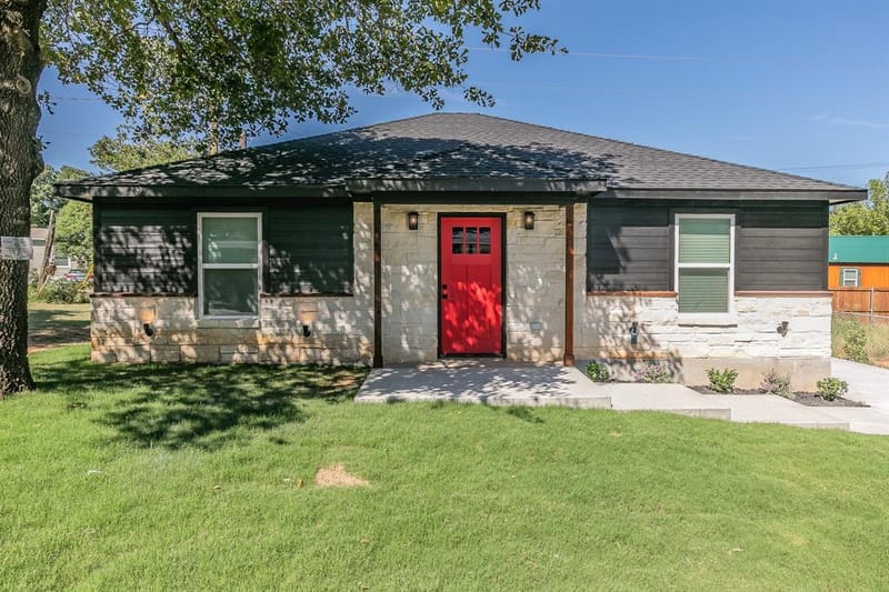 105 Red Oak Street, Alvarado TX 76009