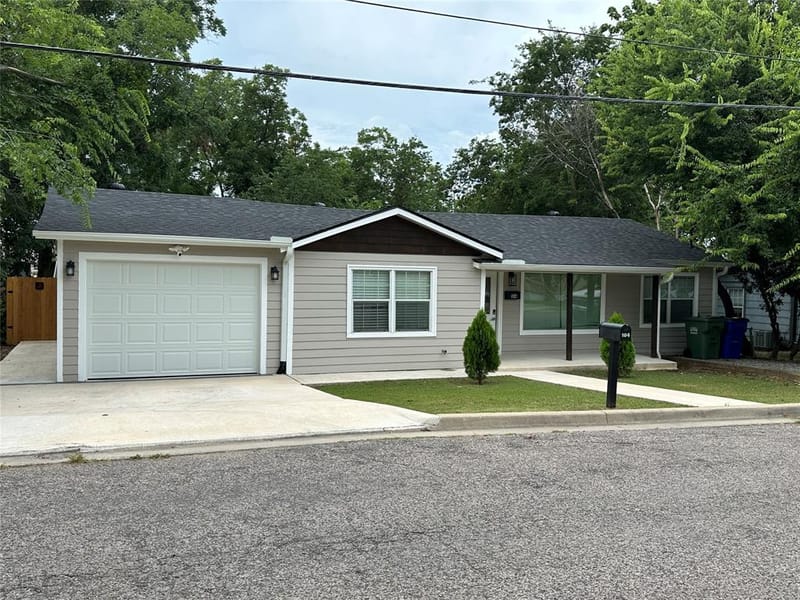 104 W South Street, Whitesboro TX 76273 - Photo 2