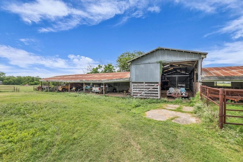 15288 Old China Spring Road, China Spring TX 76633 - Photo 32