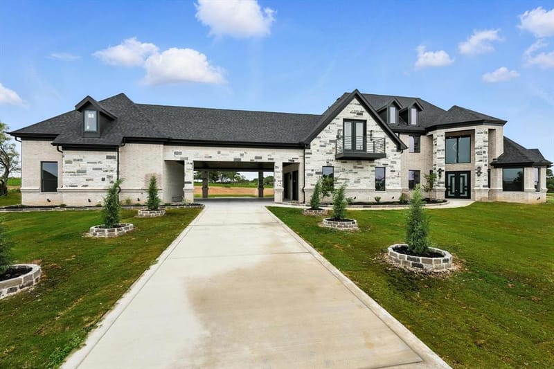 5005 Glenoaks Court, Weatherford TX 76088