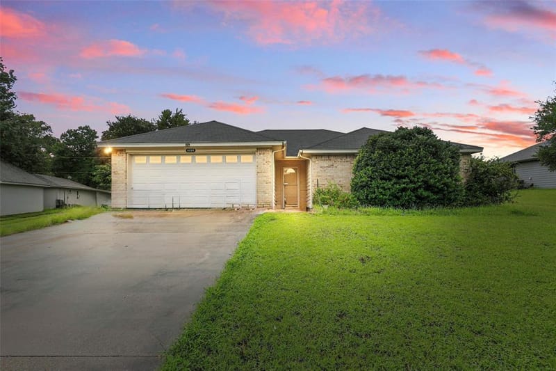6204 Kelly Drive, Granbury TX 76048