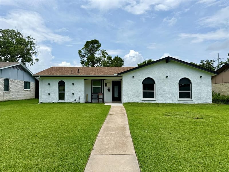 809 longbeach Drive, Garland TX 75043
