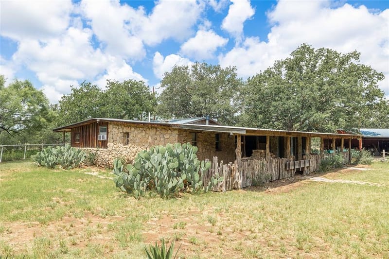 601 Country Oaks Lane, Brownwood TX 76801 - Photo 23