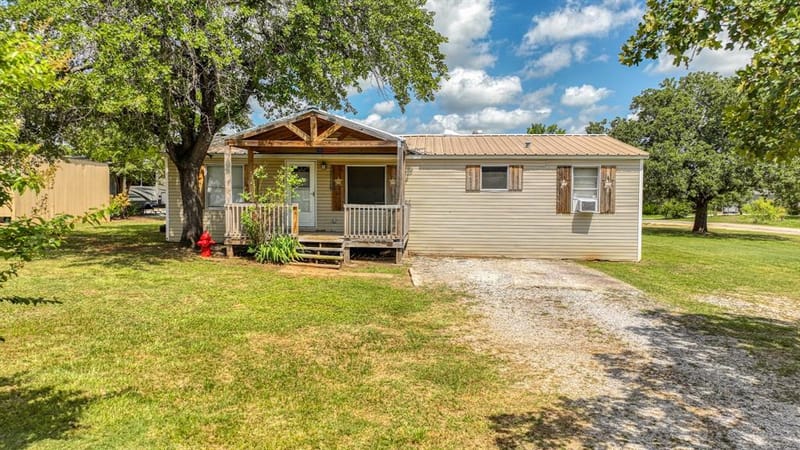 221 Briar Oaks Drive, Azle TX 76020 - Photo 38