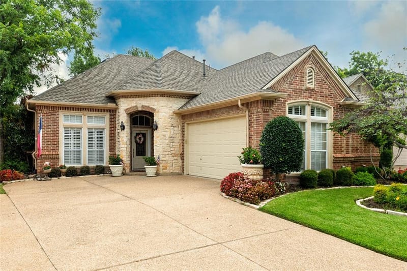 2011 Channing Park Drive, Arlington TX 76013 - Photo 2