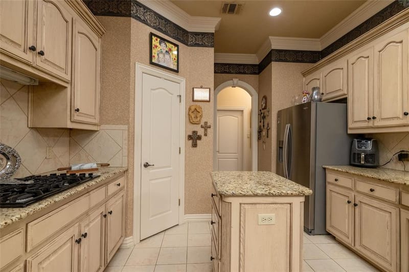 2011 Channing Park Drive, Arlington TX 76013 - Photo 12