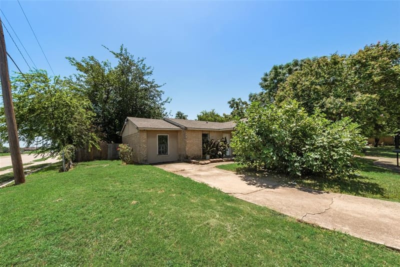 9502 Zelkova Circle, Dallas TX 75249 - Photo 16
