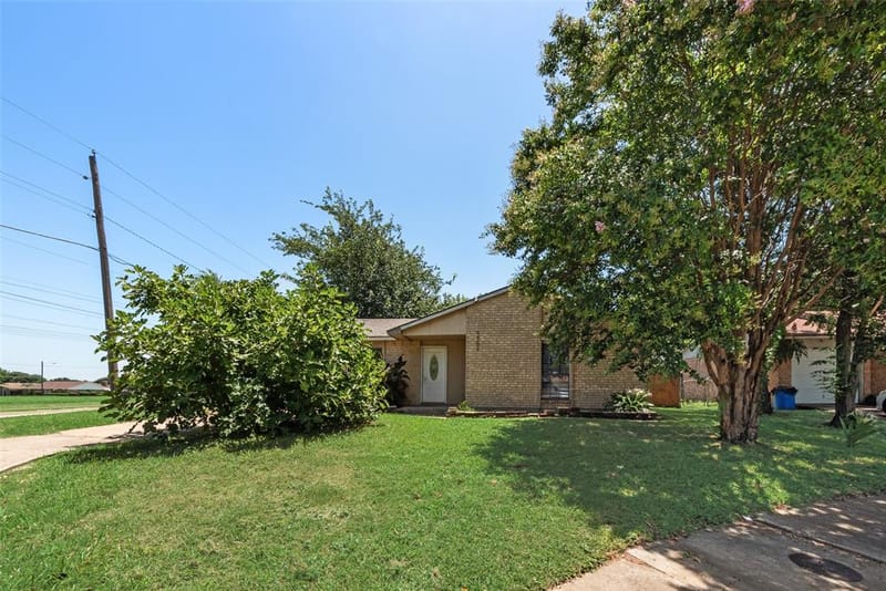 9502 Zelkova Circle, Dallas TX 75249 - Photo 15