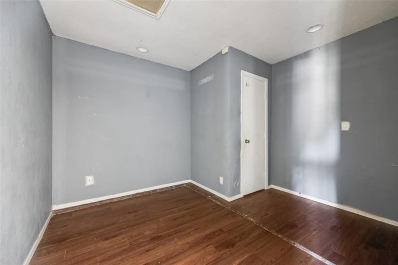 9502 Zelkova Circle, Dallas TX 75249 - Photo 8