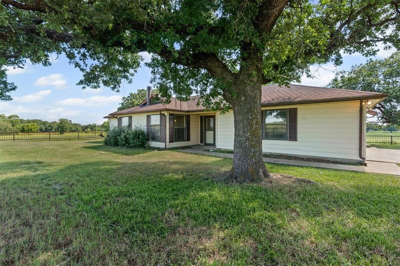 237 Hcr 1444, Blum TX 76627 - Photo 6