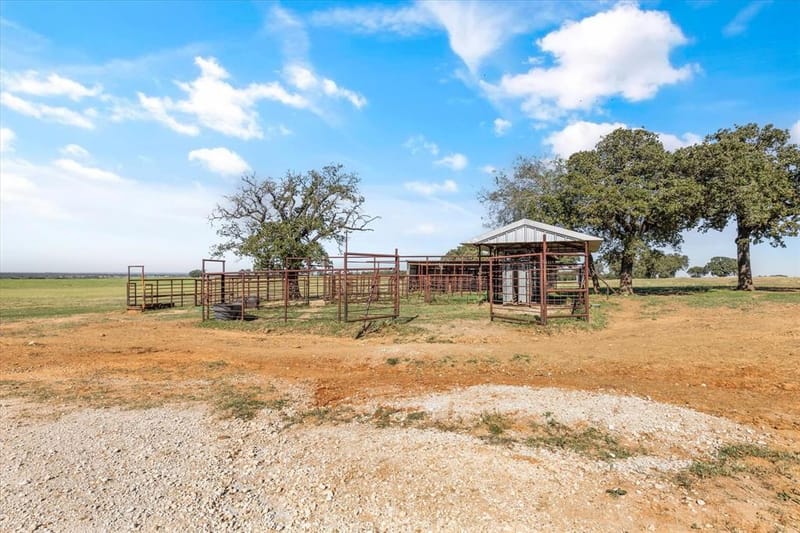 237 Hcr 1444, Blum TX 76627 - Photo 34
