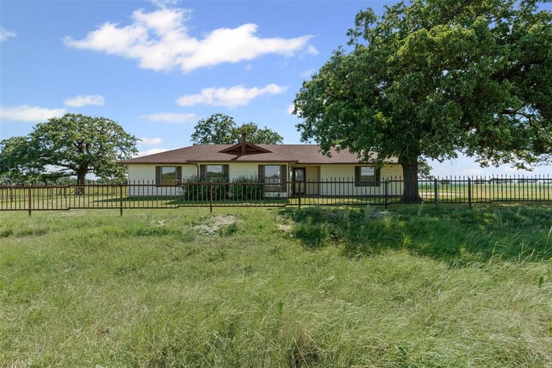 237 Hcr 1444, Blum TX 76627 - Photo 4