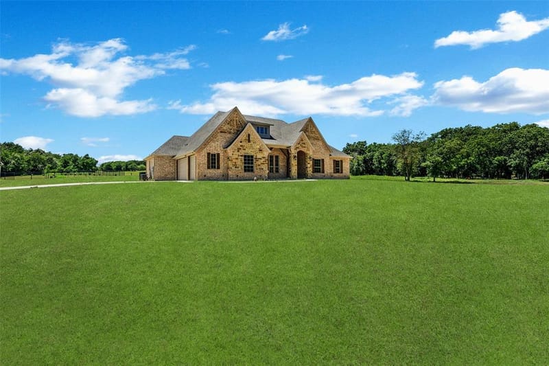 150 Top Flight Drive, Weatherford TX 76087 - Photo 2