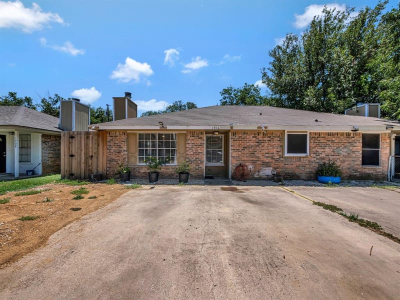 1706 Windsong Lane, Irving TX 75060 - Photo 2