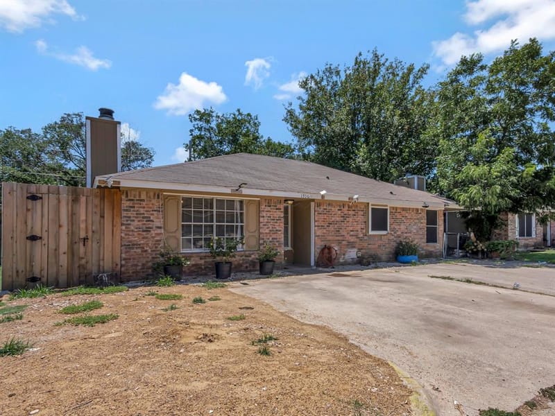 1706 Windsong Lane, Irving TX 75060 - Photo 3