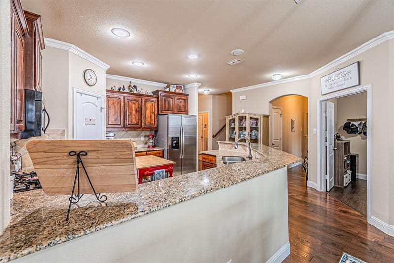 5721 Diamond Valley Drive, Fort Worth TX 76179 - Photo 2