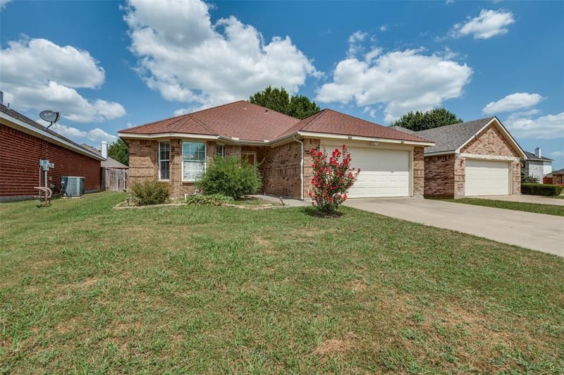 304 Creekside Way, Waxahachie TX 75165