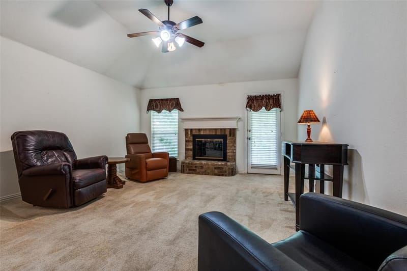 304 Creekside Way, Waxahachie TX 75165 - Photo 4