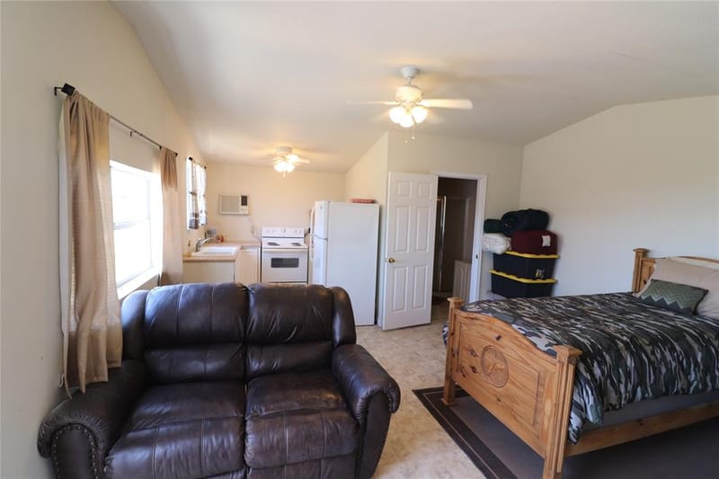 2642 Huddleston, Sunset TX 76270 - Photo 36