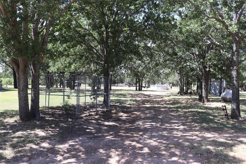 2642 Huddleston, Sunset TX 76270 - Photo 32
