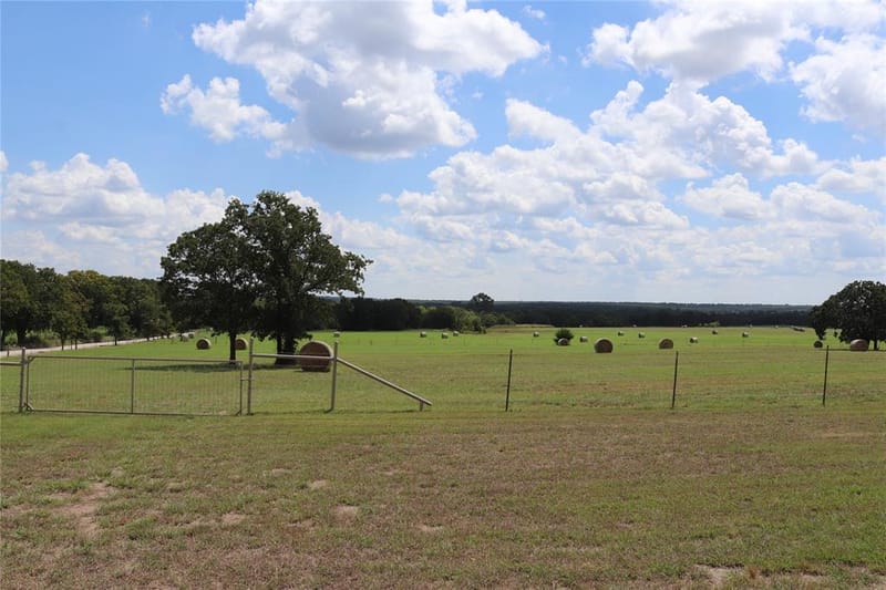 2642 Huddleston, Sunset TX 76270 - Photo 39