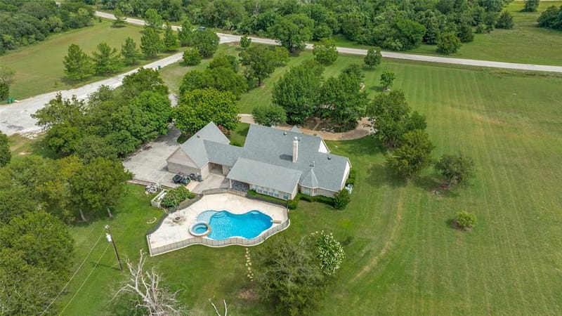 500 Navajo Court, Runaway Bay TX 76426 - Photo 6
